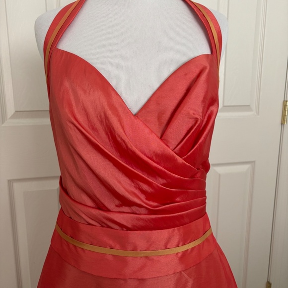Beautiful coral gown - Picture 2 of 4